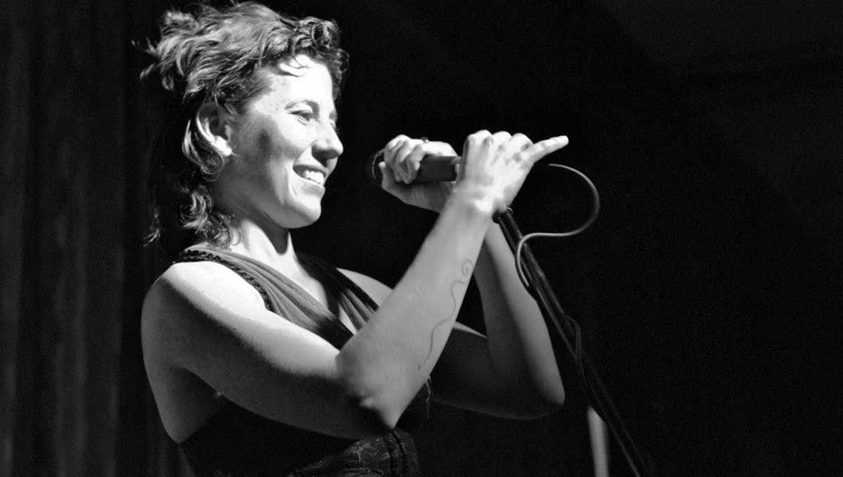 Carmen Ruiz: Al ritmo de la Gypsy Cumbia Orchestra