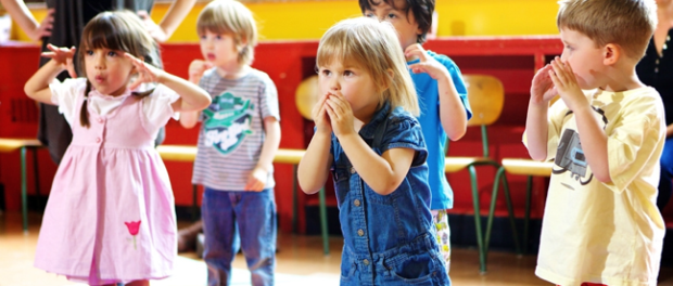 Taller de teatro infantil en el contexto del festival Petits bonheurs.